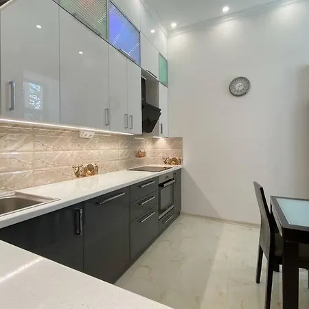 Comfortable Luxury With 3 Rooms. Center Heart Of Apartment *