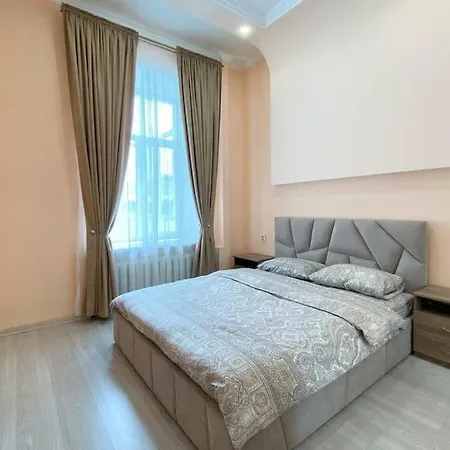 Comfortable Luxury With 3 Rooms. Center Heart Of Apartment