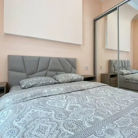 Apartment Comfortable Luxury With 3 Rooms. Center Heart Of Kyiv